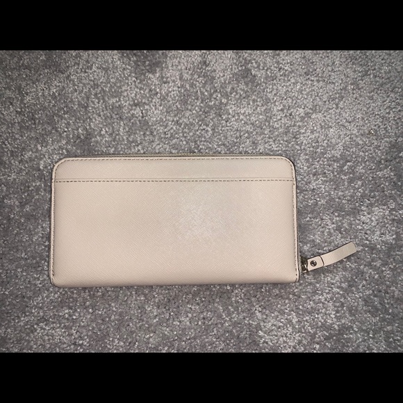 Cream Kate Spade Continental zip around wallet ♠️ - Picture 3 of 7